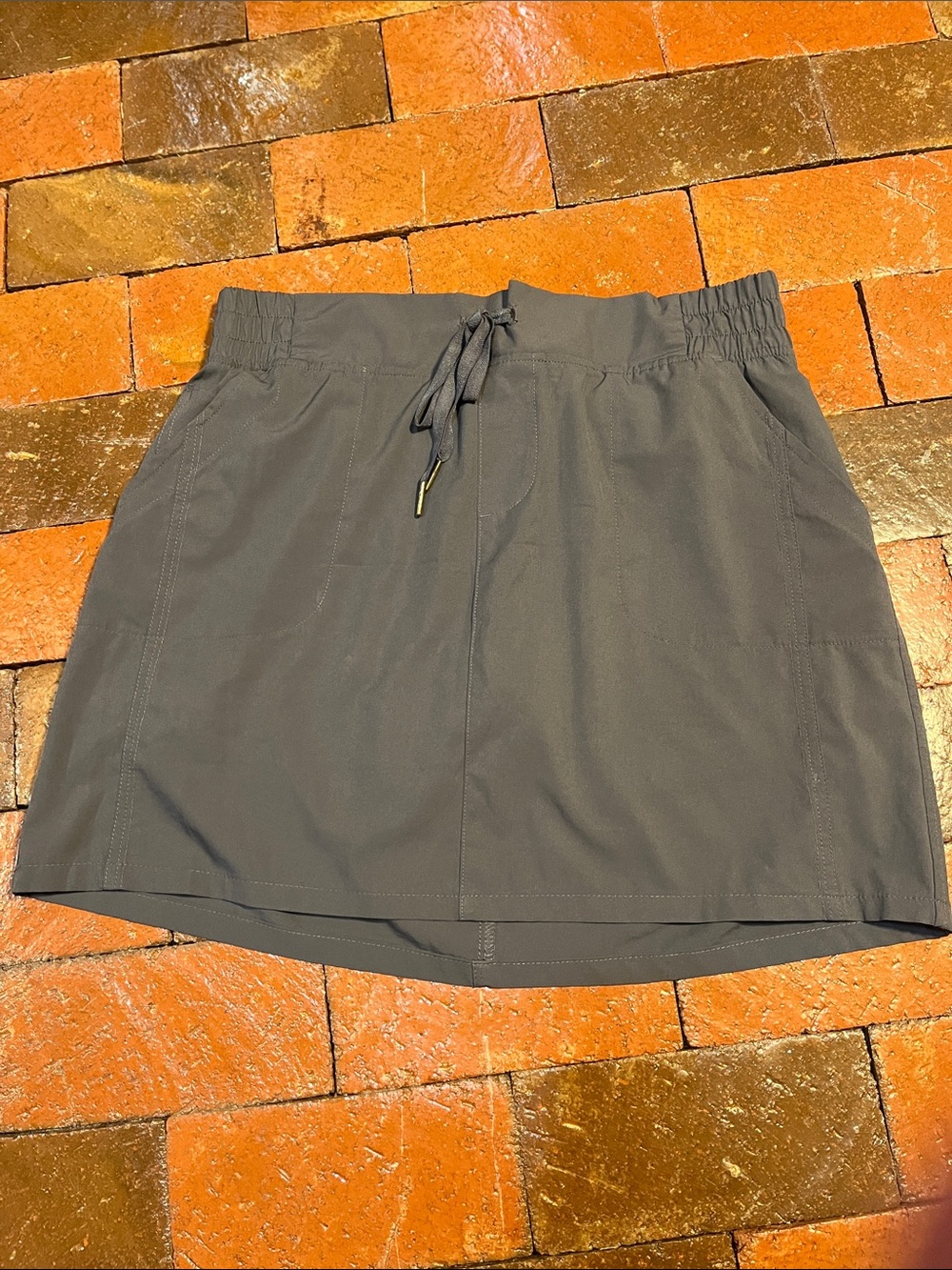 Marika skort shorts size MEDIUM gray 16 inches long 3382